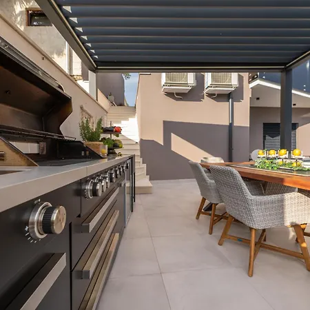 Aurea De Luxe Apartment *