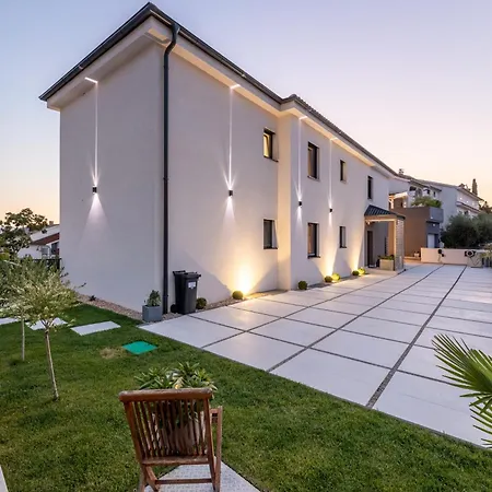 Aurea De Luxe Luxus Mit Beheiztem Pool Insel Krk Apartment *